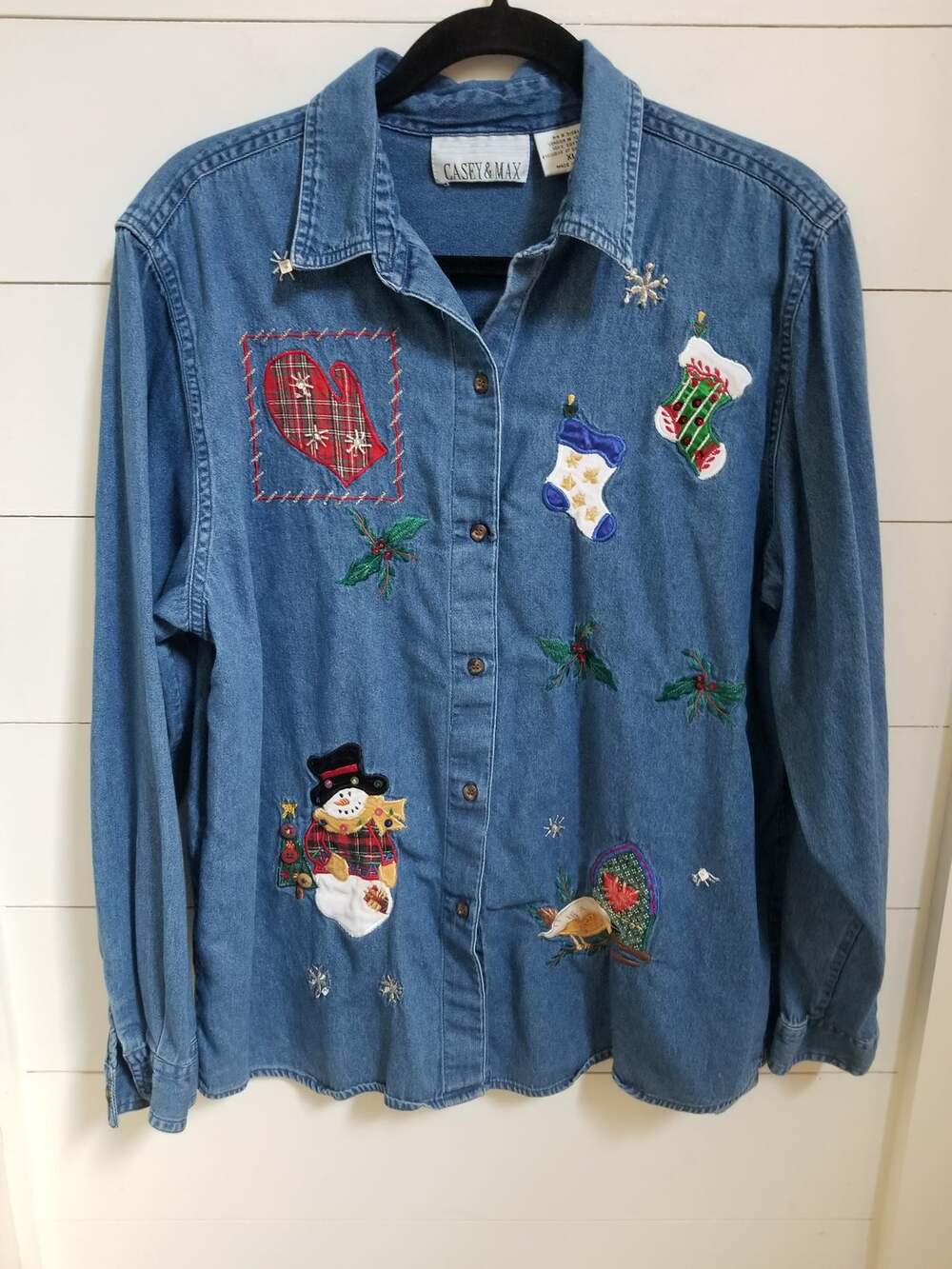 Vintage CASEY & MAX Christmas Embroidered Denim Long Sleeve Button Up XL
